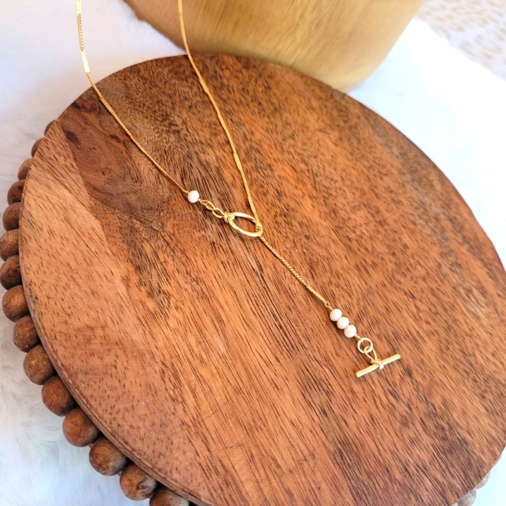 New, 18k gold.Necklace with crystals